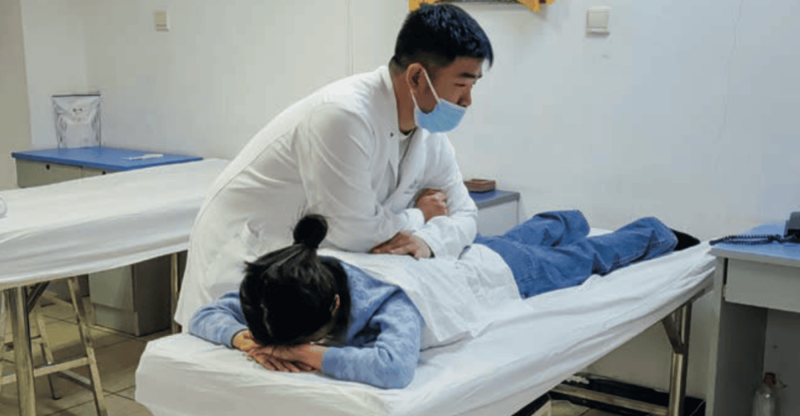 经络疏通，对于许多亚健康人群来说是一个神秘又重要的概念。通过针灸、按摩等方法，可以有效缓解身体的不适，但具体的操作过程和效果如何，很多人心里没底。今天，我们就一起来看看经络疏通的过程，并对比传统与现代的方式。
